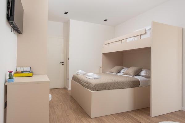 Foto van Villa aan de kust met verwarmd zwembad nabij Split - BedRoom