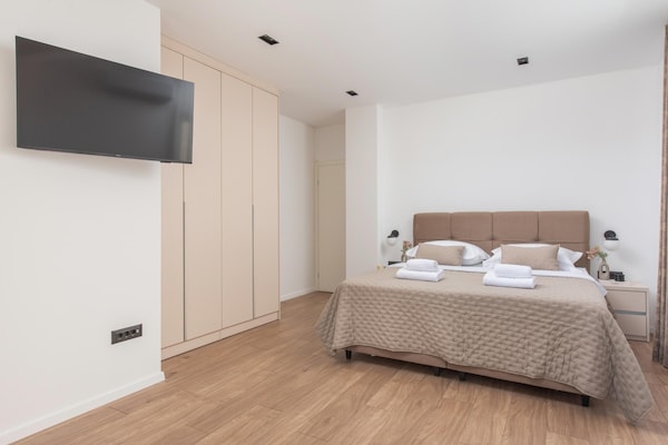 Foto van Villa aan de kust met verwarmd zwembad nabij Split - BedRoom