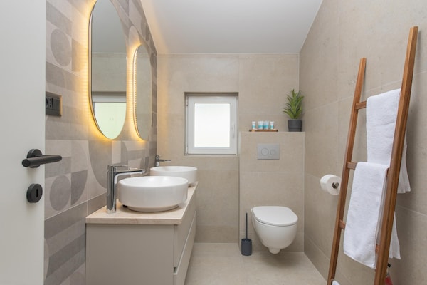 Foto van Villa aan de kust met verwarmd zwembad nabij Split - BathRoom