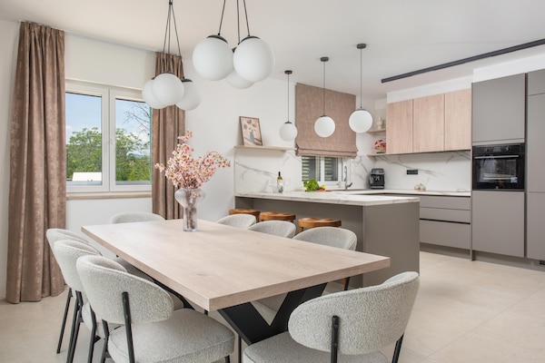 Foto van Villa aan de kust met verwarmd zwembad nabij Split - DiningRoom