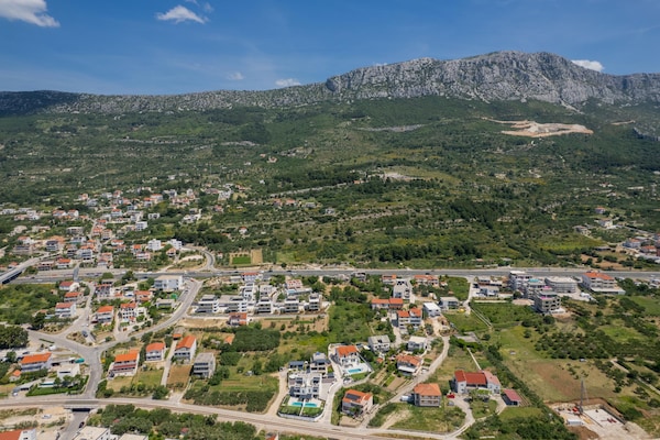 Foto van Villa aan de kust met verwarmd zwembad nabij Split - AreaSummer5KM