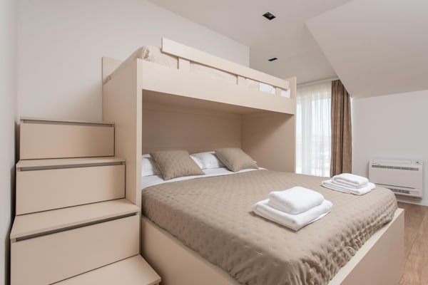 Foto van Villa aan de kust met verwarmd zwembad nabij Split - BedRoom