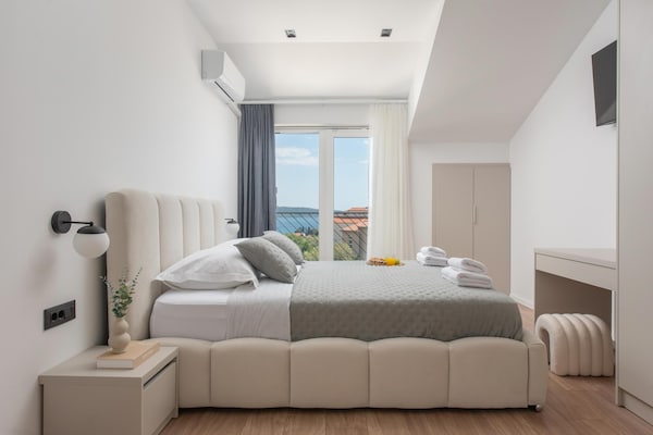 Foto van Villa aan de kust met verwarmd zwembad nabij Split - BedRoom