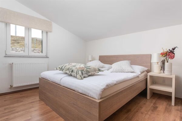 Foto van Familievilla met zeezicht en verwarmd zwembad - Vakantiehuis in Okrug Gornji - Kitchen