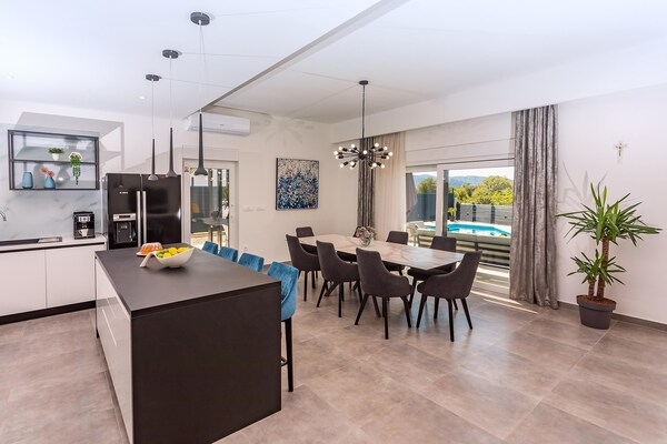 Foto van Luxe villa-retraite in Šestanovac - Vakantiehuis in Šestanovac - DiningRoom