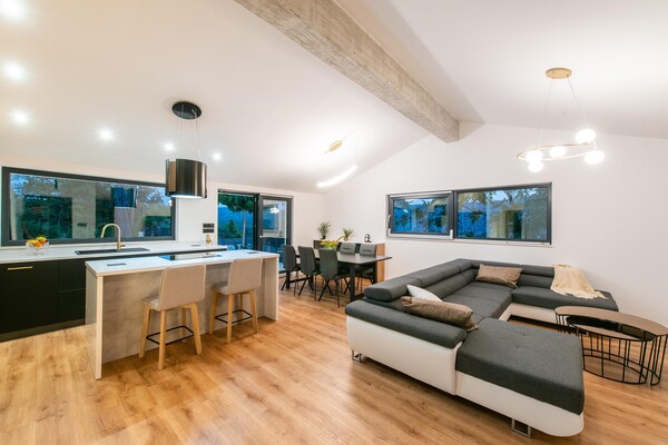Foto van Ontspannen familievilla in Naklice - Vakantiehuis in Naklice - LivingRoom