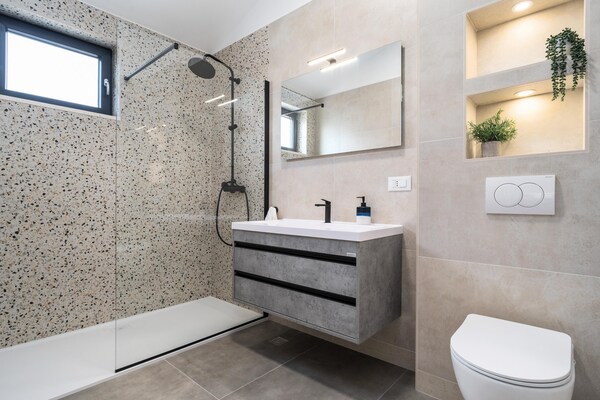 Foto van Ontspannen familievilla in Naklice - Vakantiehuis in Naklice - BathRoom