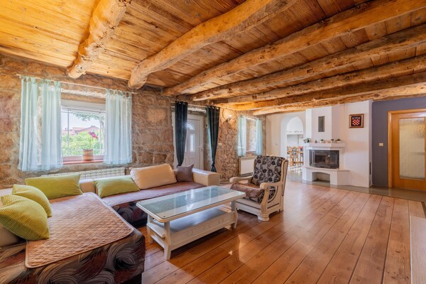 Foto van Ontspannen uitje voor 10 personen met zwembad - Vakantiehuis in Split-Dalmatia County - LivingRoom