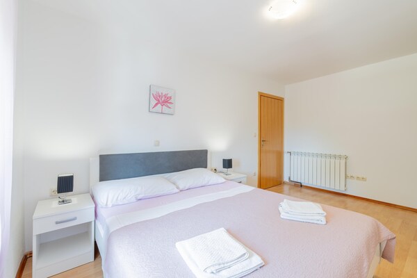 Foto van Ontspannen uitje voor 10 personen met zwembad - Vakantiehuis in Split-Dalmatia County - BedRoom