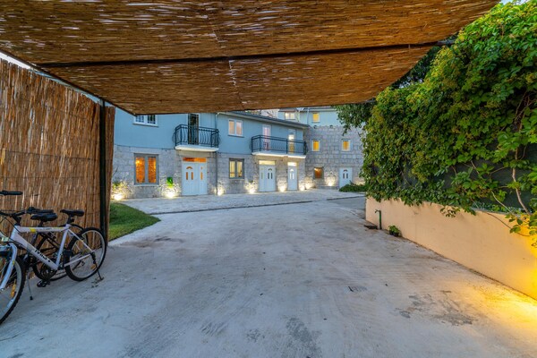 Foto van Ontspannen uitje voor 10 personen met zwembad - Vakantiehuis in Split-Dalmatia County - ParkFacilities
