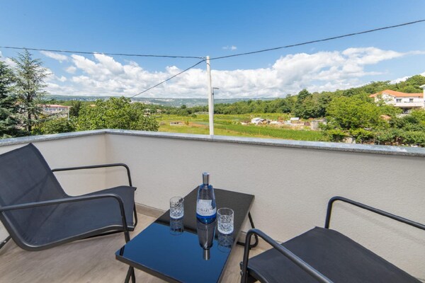 Foto van Paradijselijke villa op het platteland - Vakantiehuis in Split-Dalmatia County - TerraceBalcony