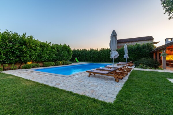 Foto van Heuvelachtige stenen villa voor 10 gasten in Donji Vinjani - PoolOfHouse