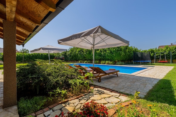 Foto van Heuvelachtige stenen villa voor 10 gasten in Donji Vinjani - PoolOfHouse