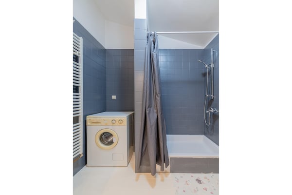 Foto van Heuvelachtige stenen villa voor 10 gasten in Donji Vinjani - BathRoom