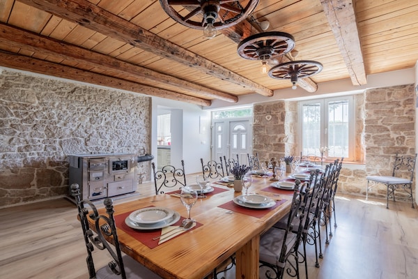 Foto van Heuvelachtige stenen villa voor 10 gasten in Donji Vinjani - DiningRoom