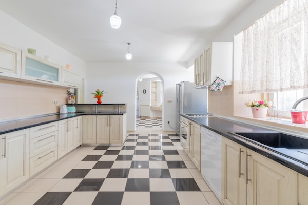 Foto van Heuvelachtige stenen villa voor 10 gasten in Donji Vinjani - Kitchen
