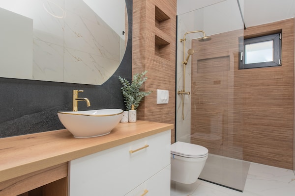 Foto van Schitterende Dalmatische villa met zwembad voor 10 personen - BathRoom