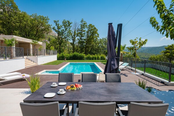 Foto van Schitterende Dalmatische villa met zwembad voor 10 personen - TerraceBalcony