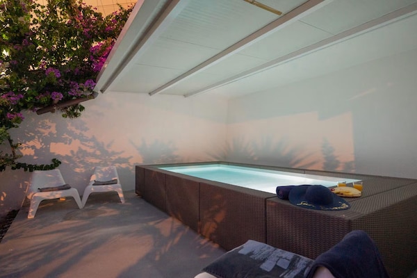 Foto van Villa aan het strand met bubbelbad - Vakantiehuis in Podstrana - PoolOfHouse