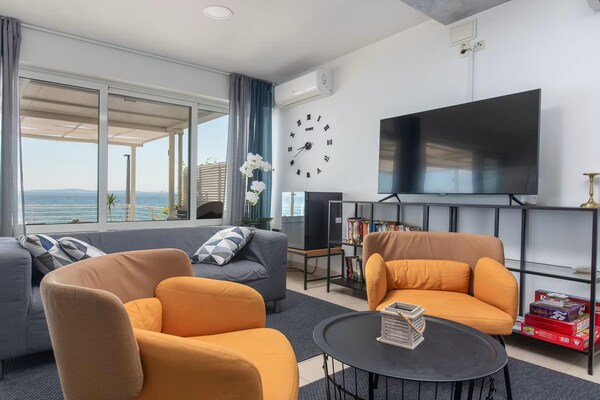 Foto van Villa aan het strand met bubbelbad - Vakantiehuis in Podstrana - LivingRoom