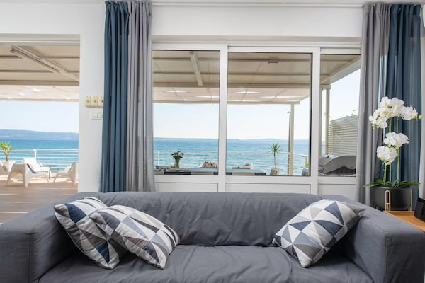 Foto van Villa aan het strand met bubbelbad - Vakantiehuis in Podstrana - LivingRoom