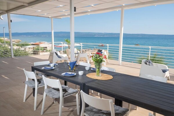 Foto van Villa aan het strand met bubbelbad - Vakantiehuis in Podstrana - TerraceBalcony