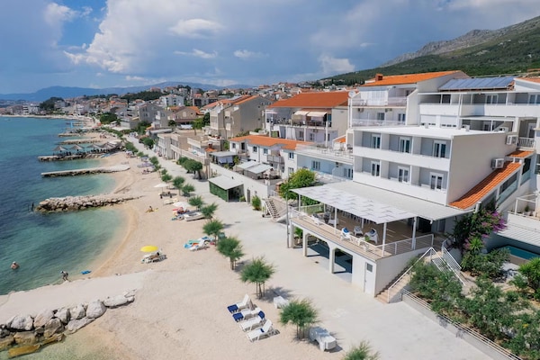 Foto van Villa aan het strand met bubbelbad - Vakantiehuis in Podstrana - ExteriorSummer