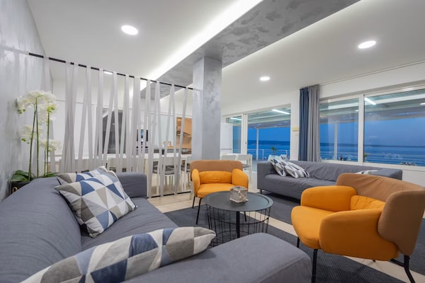 Foto van Villa aan het strand met bubbelbad - Vakantiehuis in Podstrana - LivingRoom