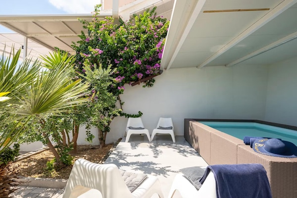 Foto van Villa aan het strand met bubbelbad - Vakantiehuis in Podstrana - PoolOfHouse