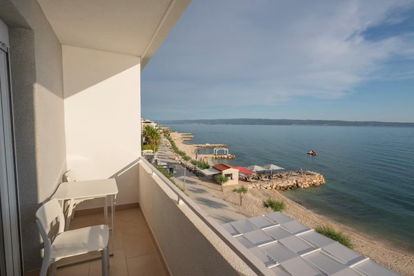 Foto van Villa aan het strand met bubbelbad - Vakantiehuis in Podstrana - TerraceBalcony