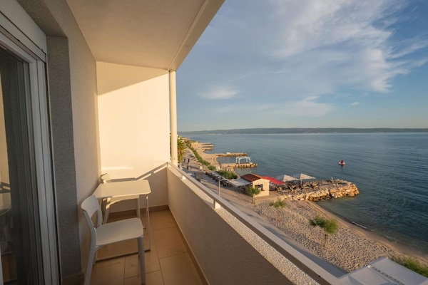 Foto van Villa aan het strand met bubbelbad - Vakantiehuis in Podstrana - TerraceBalcony