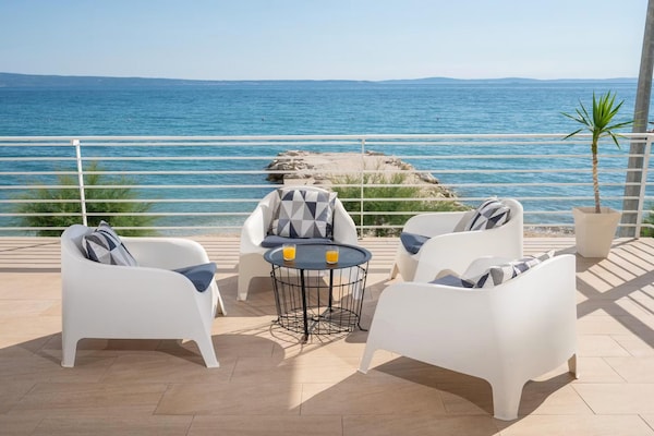 Foto van Villa aan het strand met bubbelbad - Vakantiehuis in Podstrana - TerraceBalcony