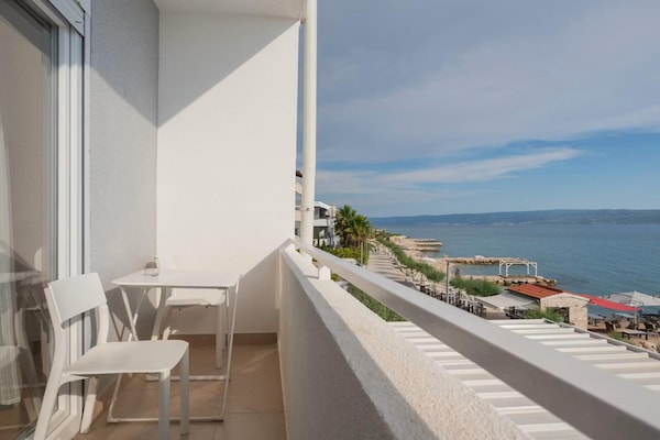 Foto van Villa aan het strand met bubbelbad - Vakantiehuis in Podstrana - TerraceBalcony