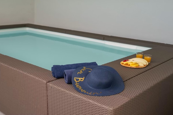 Foto van Villa aan het strand met bubbelbad - Vakantiehuis in Podstrana - PoolOfHouse