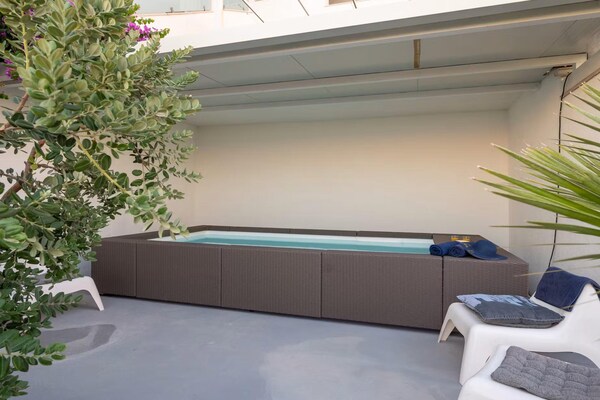 Foto van Villa aan het strand met bubbelbad - Vakantiehuis in Podstrana - PoolOfHouse