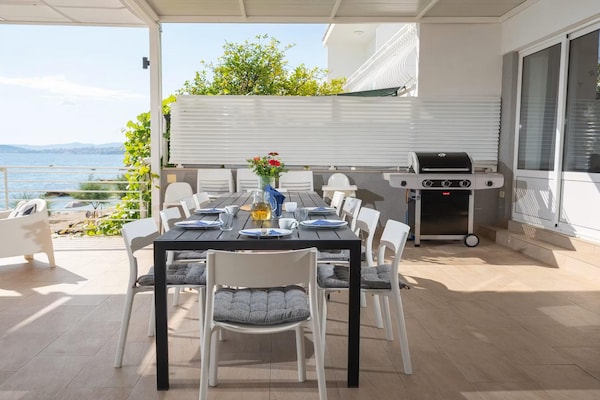 Foto van Villa aan het strand met bubbelbad - Vakantiehuis in Podstrana - DiningRoom