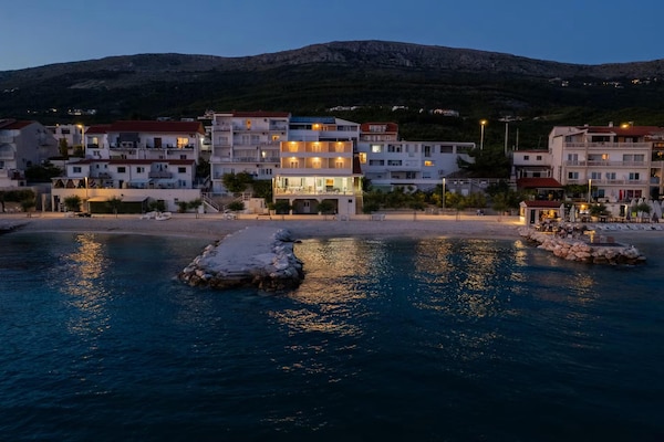 Foto van Villa aan het strand met bubbelbad - Vakantiehuis in Podstrana - ExteriorSummer