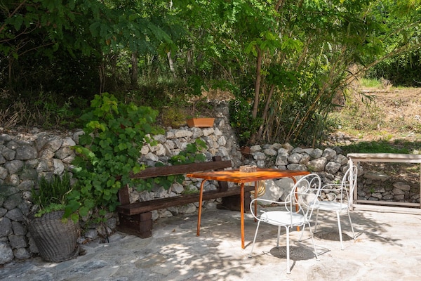 Foto van Villa met zeezicht in Jesenice en jacuzzi - Vakantiehuis in Jesenice - TerraceBalcony