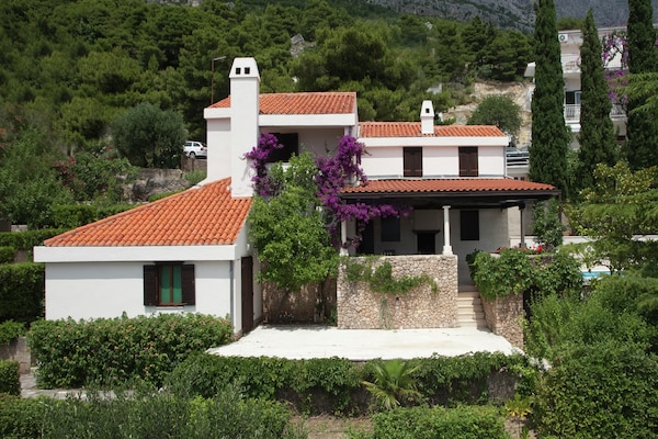Foto van Vrijstaand vakantiehuis in Baska Voda met privézwembad - ExteriorSummer