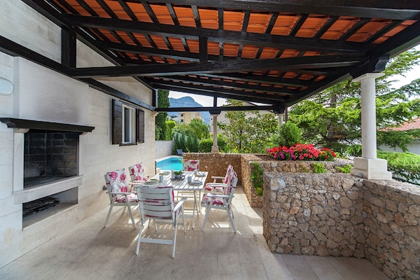 Foto van Vrijstaand vakantiehuis in Baska Voda met privézwembad - TerraceBalcony