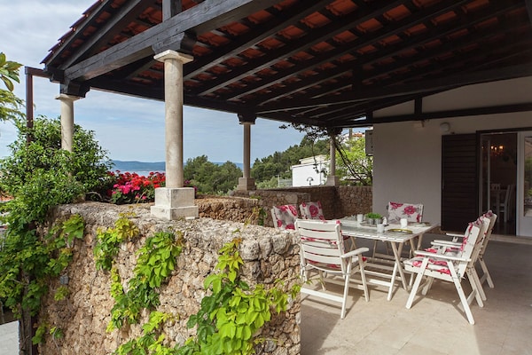 Foto van Vrijstaand vakantiehuis in Baska Voda met privézwembad - TerraceBalcony