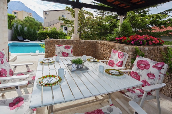 Foto van Vrijstaand vakantiehuis in Baska Voda met privézwembad - TerraceBalcony