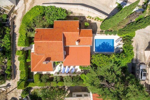 Foto van Vrijstaand vakantiehuis in Baska Voda met privézwembad - ExteriorSummer