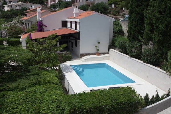 Foto van Vrijstaand vakantiehuis in Baska Voda met privézwembad - ExteriorSummer