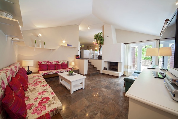 Foto van Vrijstaand vakantiehuis in Baska Voda met privézwembad - LivingRoom
