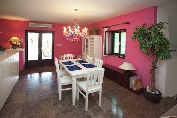 Foto van Vrijstaand vakantiehuis in Baska Voda met privézwembad - DiningRoom