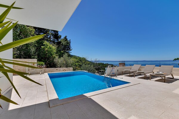 Foto van Luxe villa in Baška Voda - Vakantiehuis in Baška Voda - PoolOfHouse