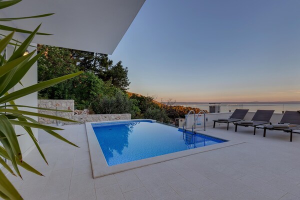 Foto van Luxe villa in Baška Voda - Vakantiehuis in Baška Voda - PoolOfHouse