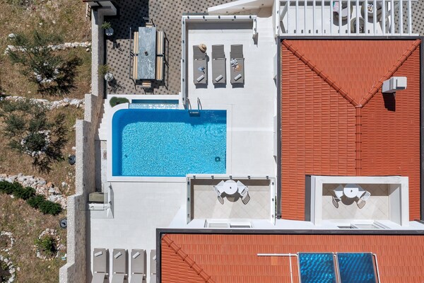 Foto van Luxe villa in Baška Voda - Vakantiehuis in Baška Voda - TerraceBalcony