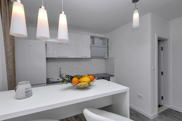 Foto van Prachtige villa met zwembad - Vakantiehuis in Drasnice - DiningRoom